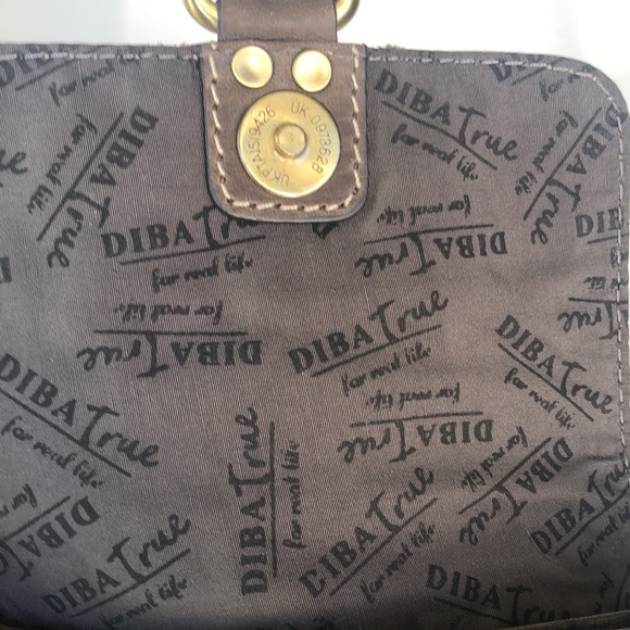 DIBA TRUE Crossbody taupe colored leather bag. Gold hardware. Beautiful design - Picture 5 of 11